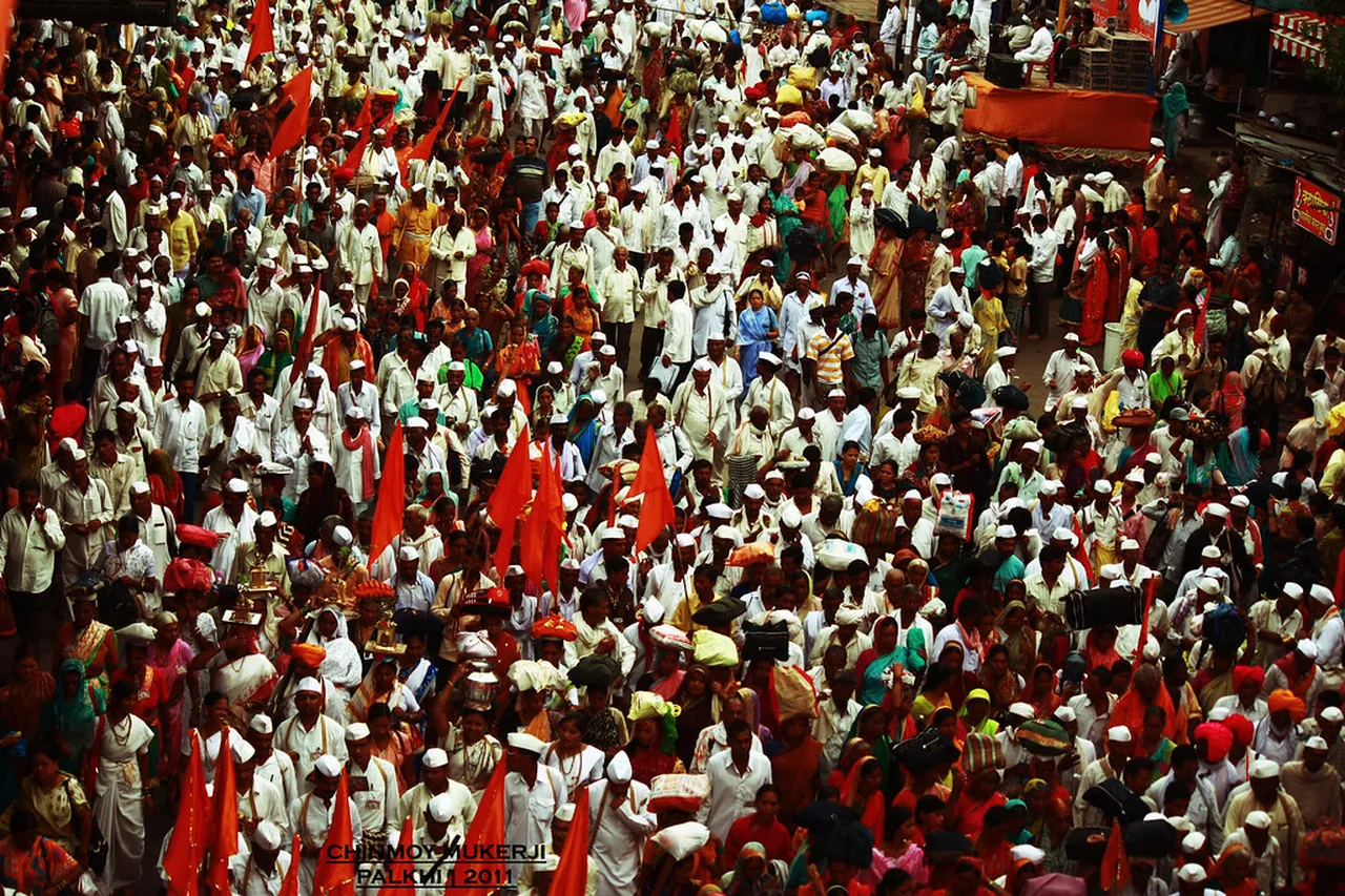 2. Celebrating Festivals: A Window into Pune’s Tradition