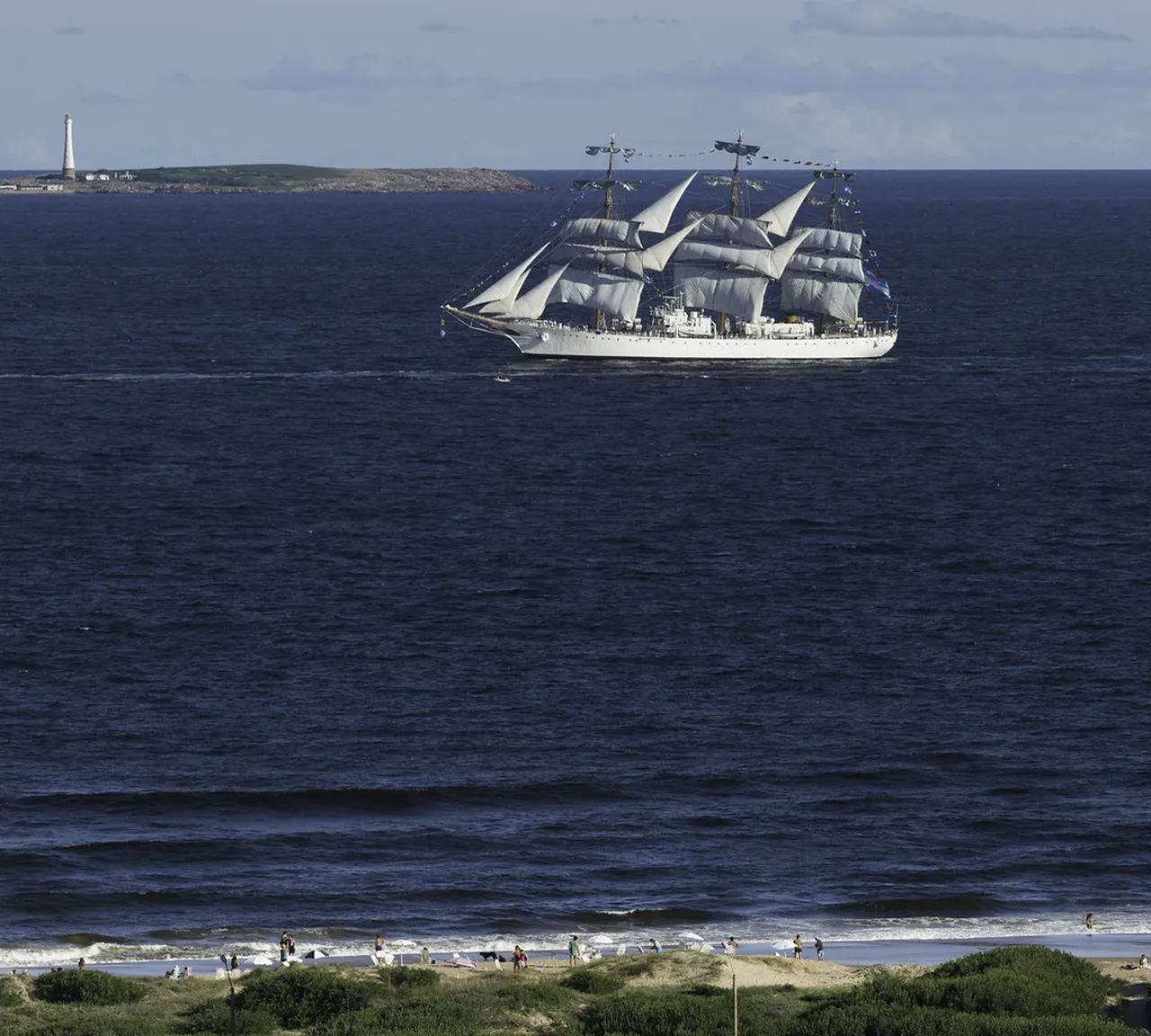 3. Enjoy the Punta del Este Carnival: A Colorful Celebration of Joy