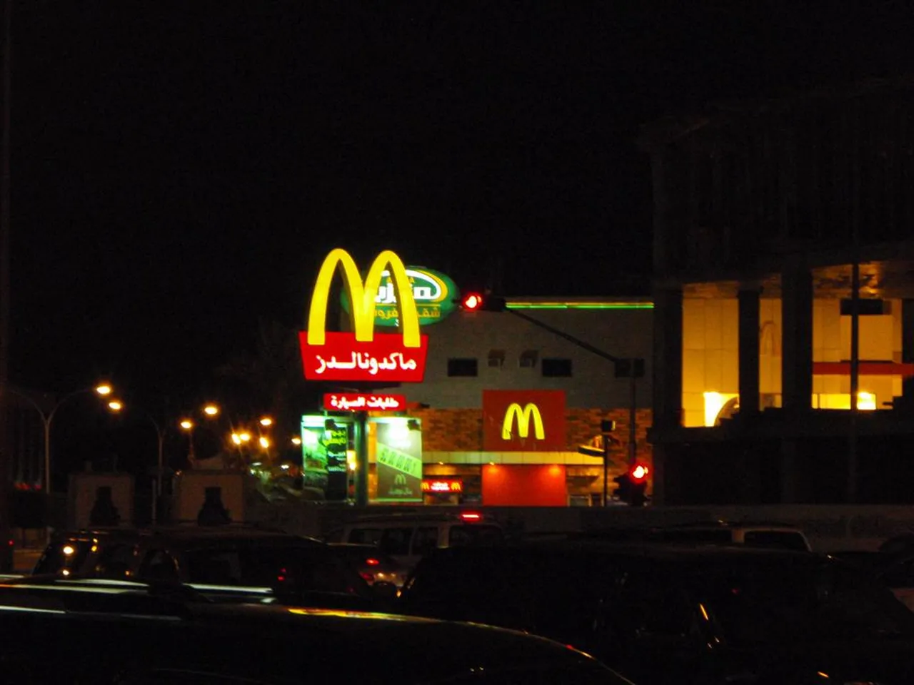 4. Shopping at Souq Al Zal: A Ride Through Traditional Markets