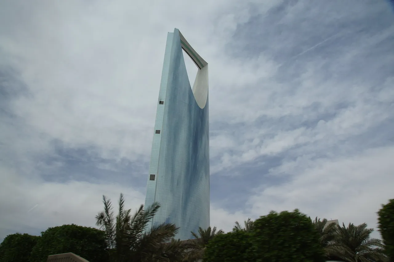 4. Al-Faisaliyah Center: Artistic Architecture in the Heart of Riyadh