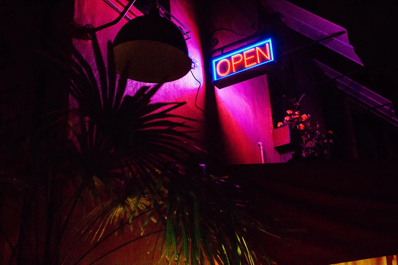 3. Sip Trendy Cocktails at Midtown’s Hottest Bars