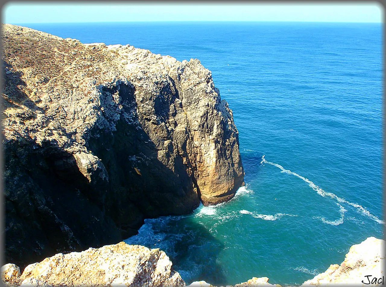 3. Explore the Beautiful Praia do Tonel: A Hidden Gem