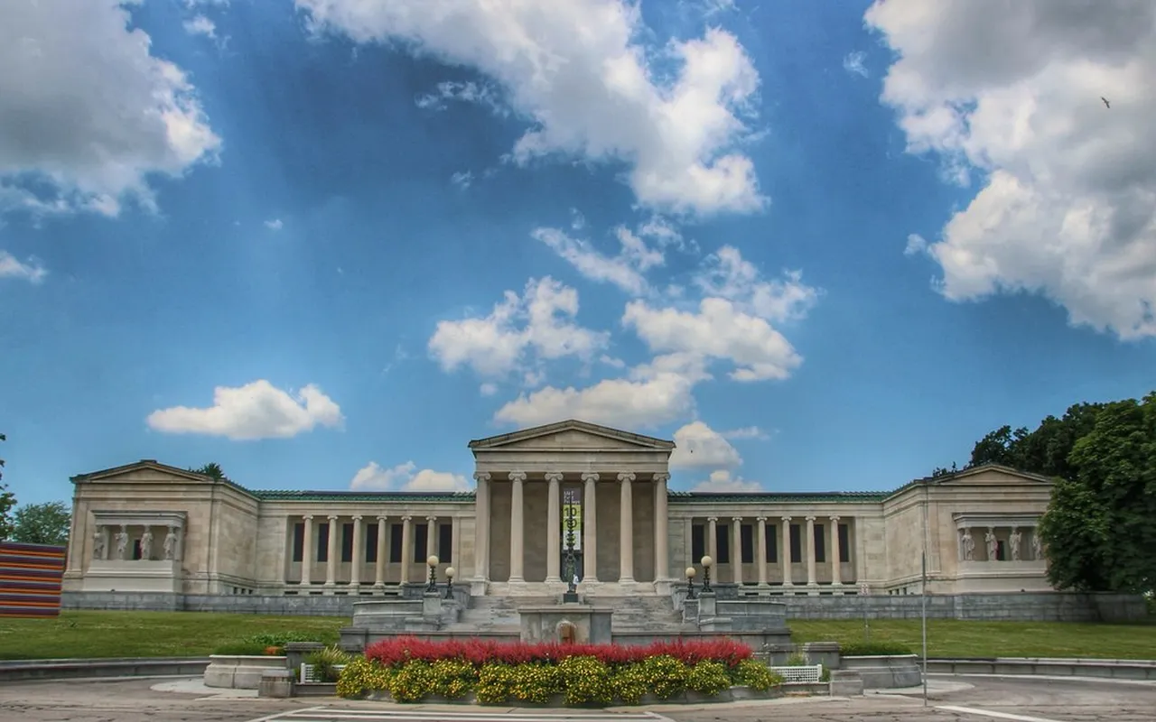 5. Stroll Through Queen Square: A Community Gathering Spot
