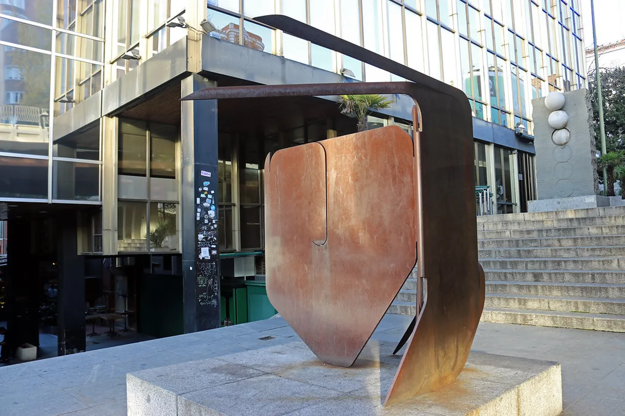 5. Admiring the Old and New Cathedrals: Architectural Wonders