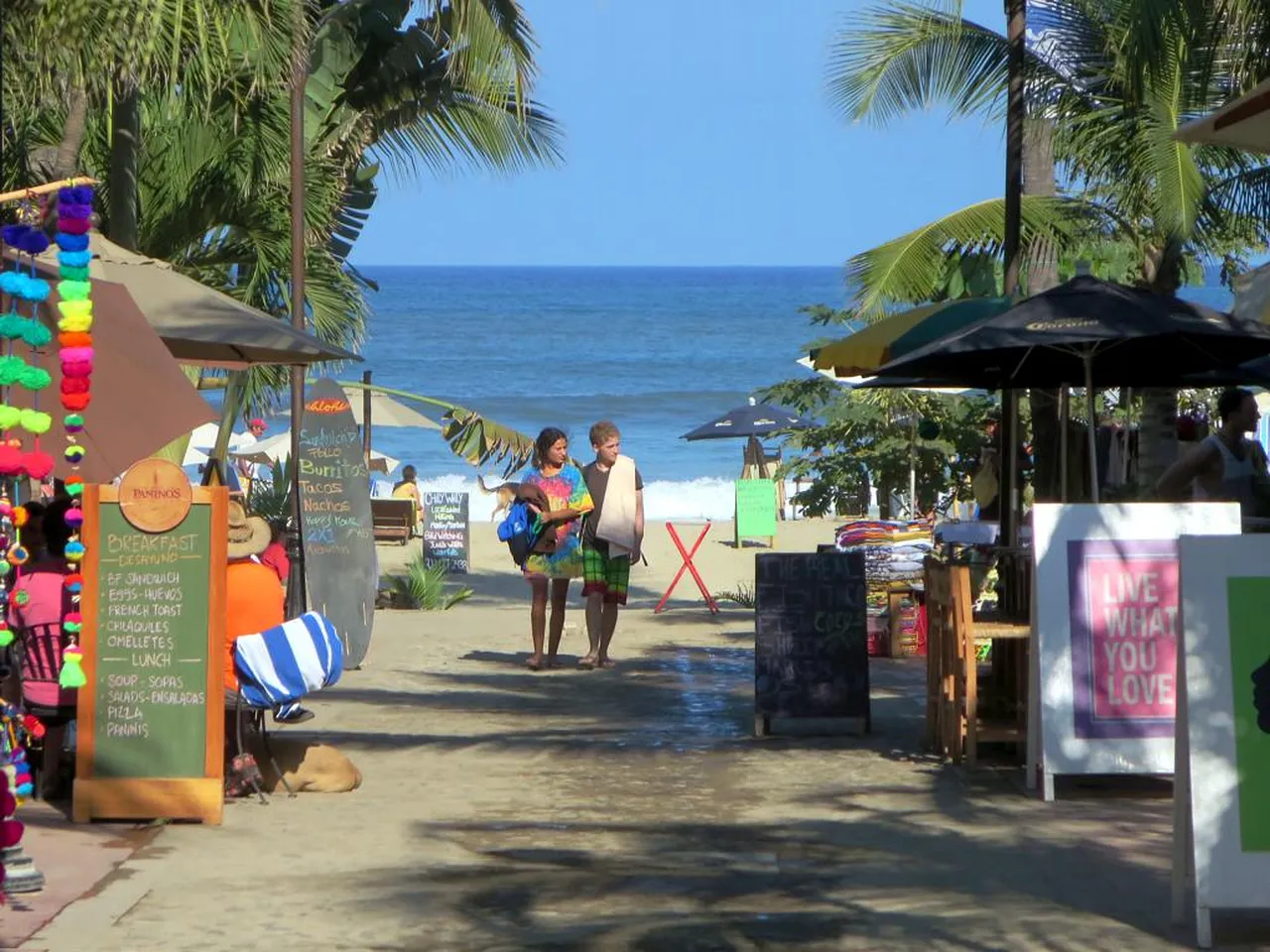 1. Discovering the Art Scene: Galleries and Street Murals in Sayulita