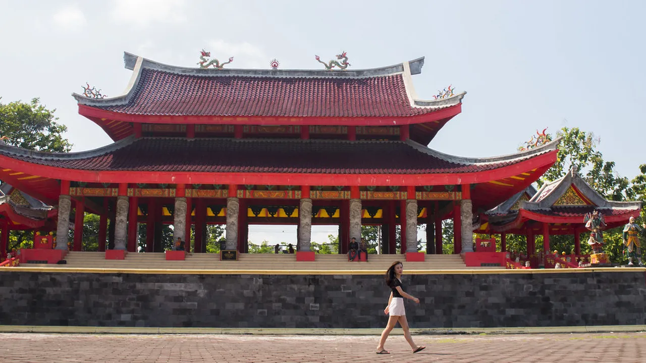4. Savoring the Flavors: Traditional Semarang Cuisine