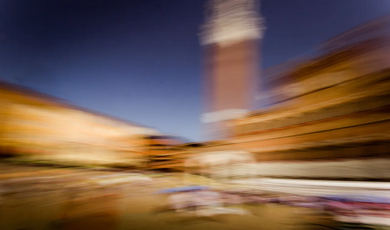 3. Admire the Torre del Mangia: Climbing for Panoramic Views