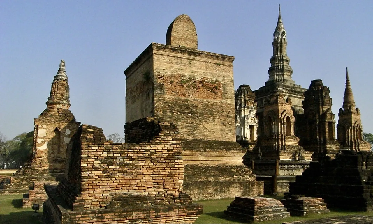 4. Traditional Festivals in Sukhothai: Loy Krathong Celebration