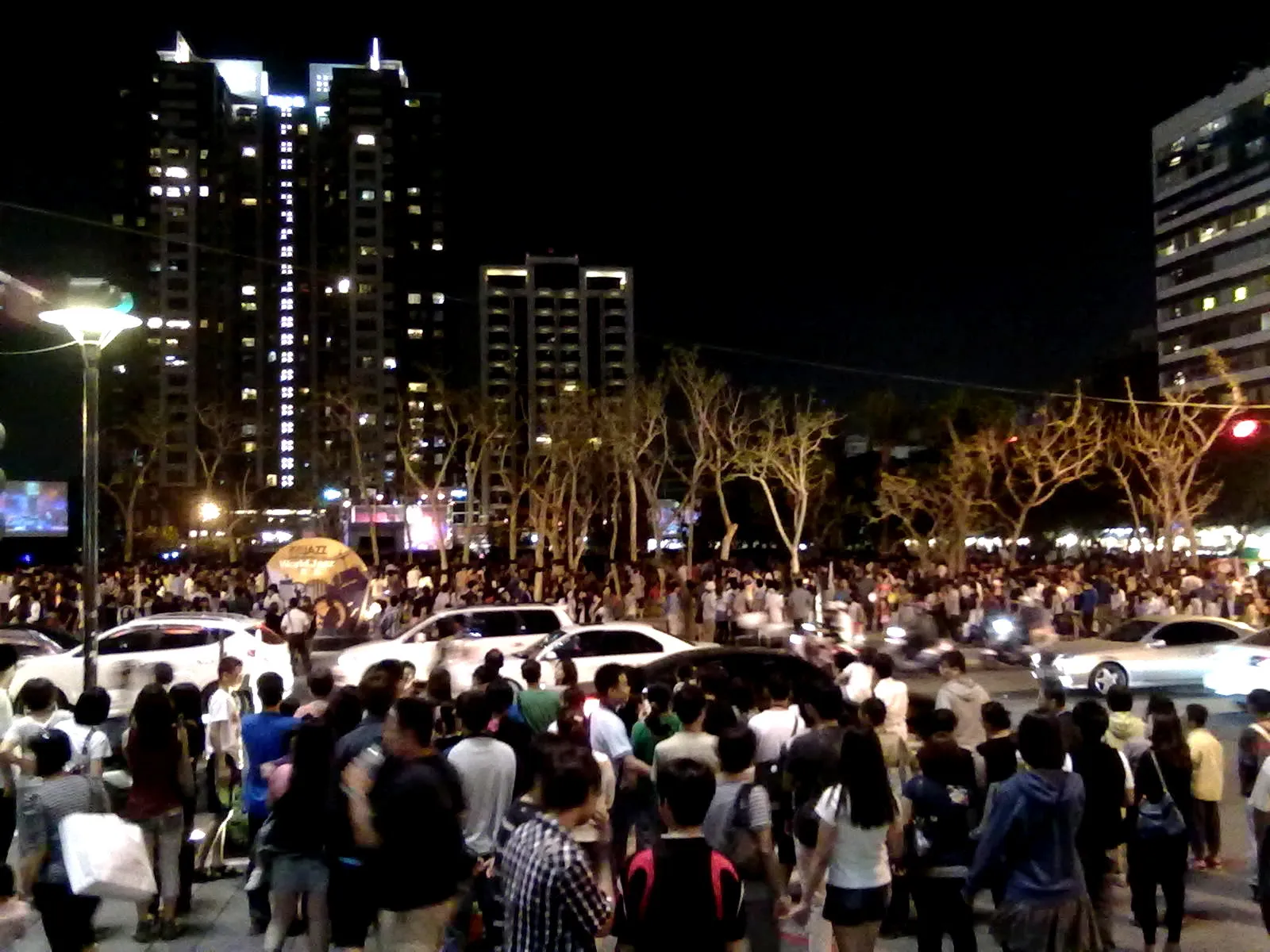 2. The Best Rooftop Bars in Taichung: Sipping Under the Stars