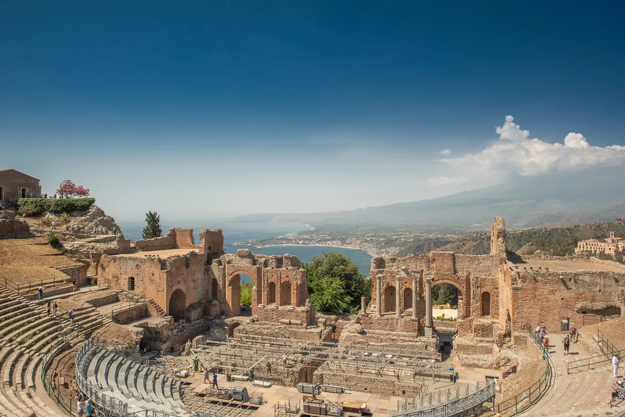 5. The Duomo di Taormina: A Blend of Styles