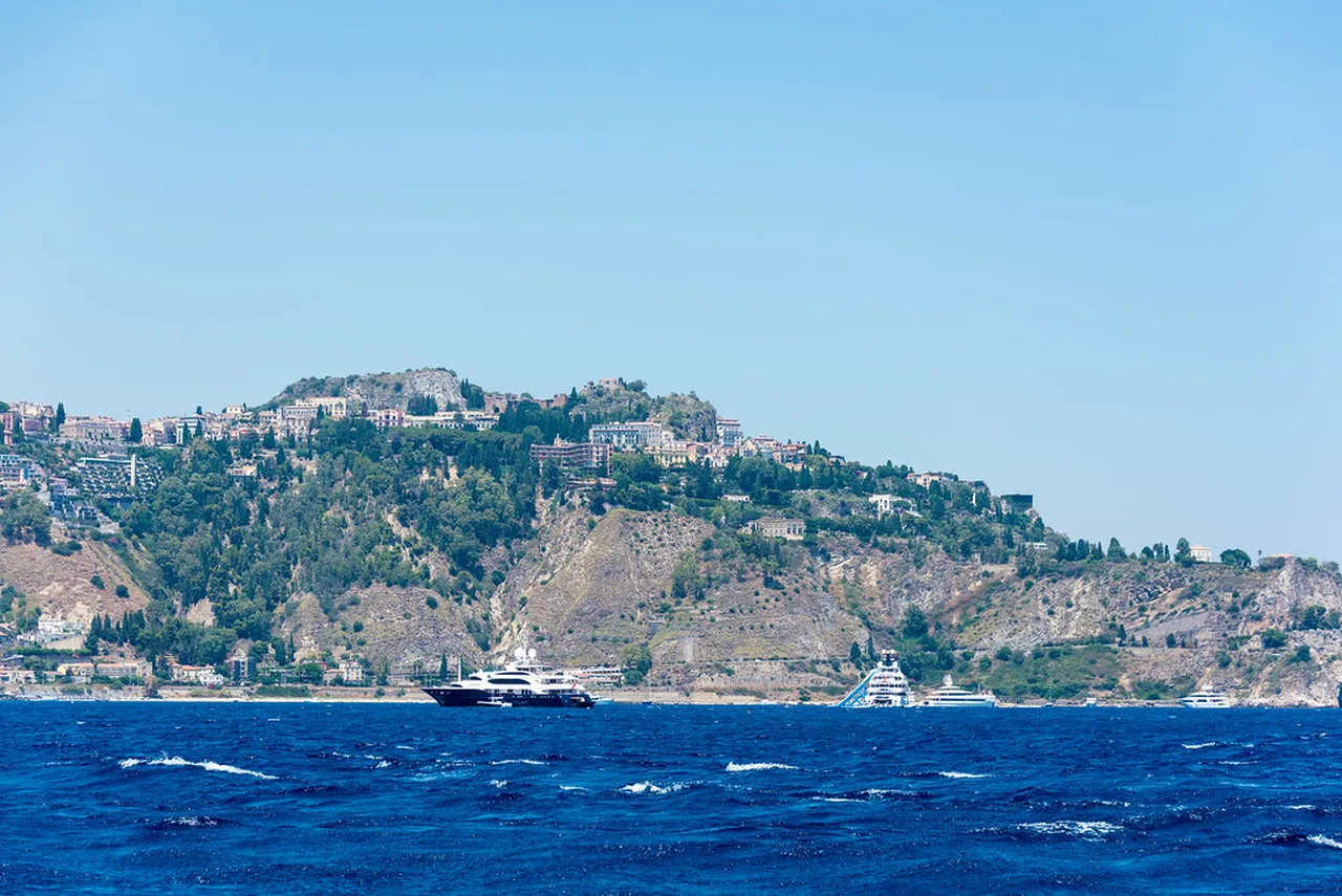 2. Corso Umberto: The Heartbeat of Taormina