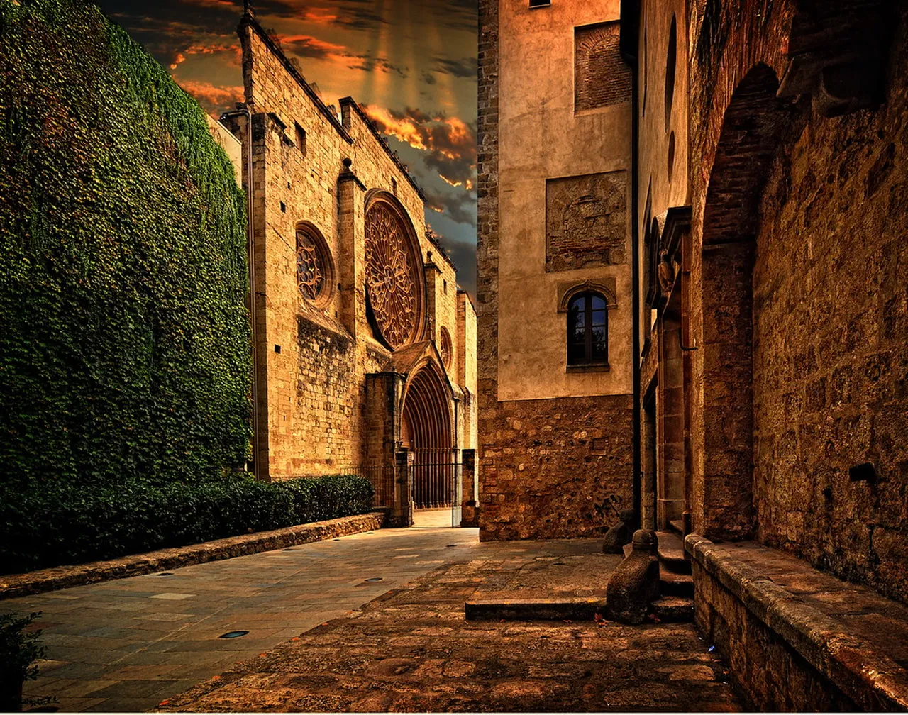 1. Explore the Ancient Roman Amphitheater: A Glimpse into History