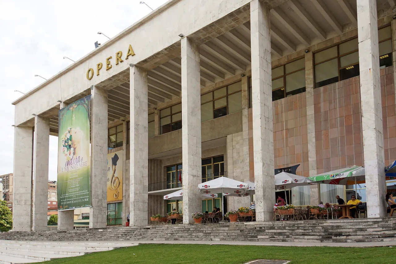 3. Visiting the New Bazaar: A Taste of Local Flavors and Traditions