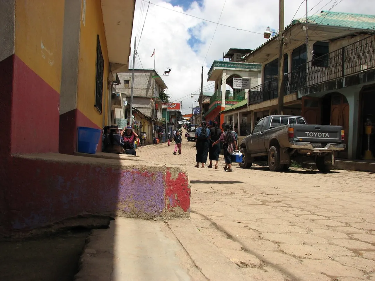 3. Discover Local Artistry: Exploring Todos Santos Art Galleries