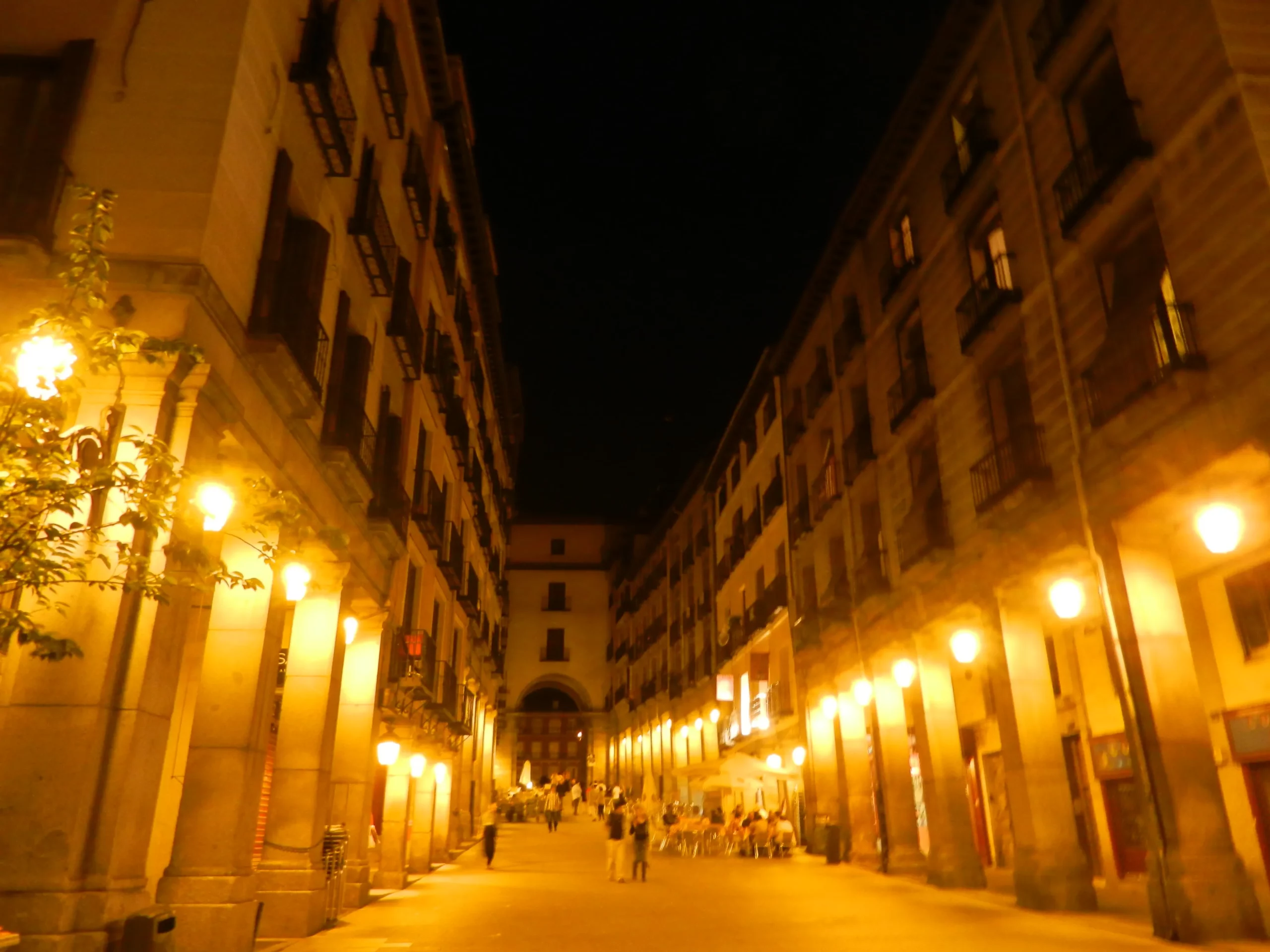 3. Nighttime Strolls: Discovering Toledo’s Historic Charm