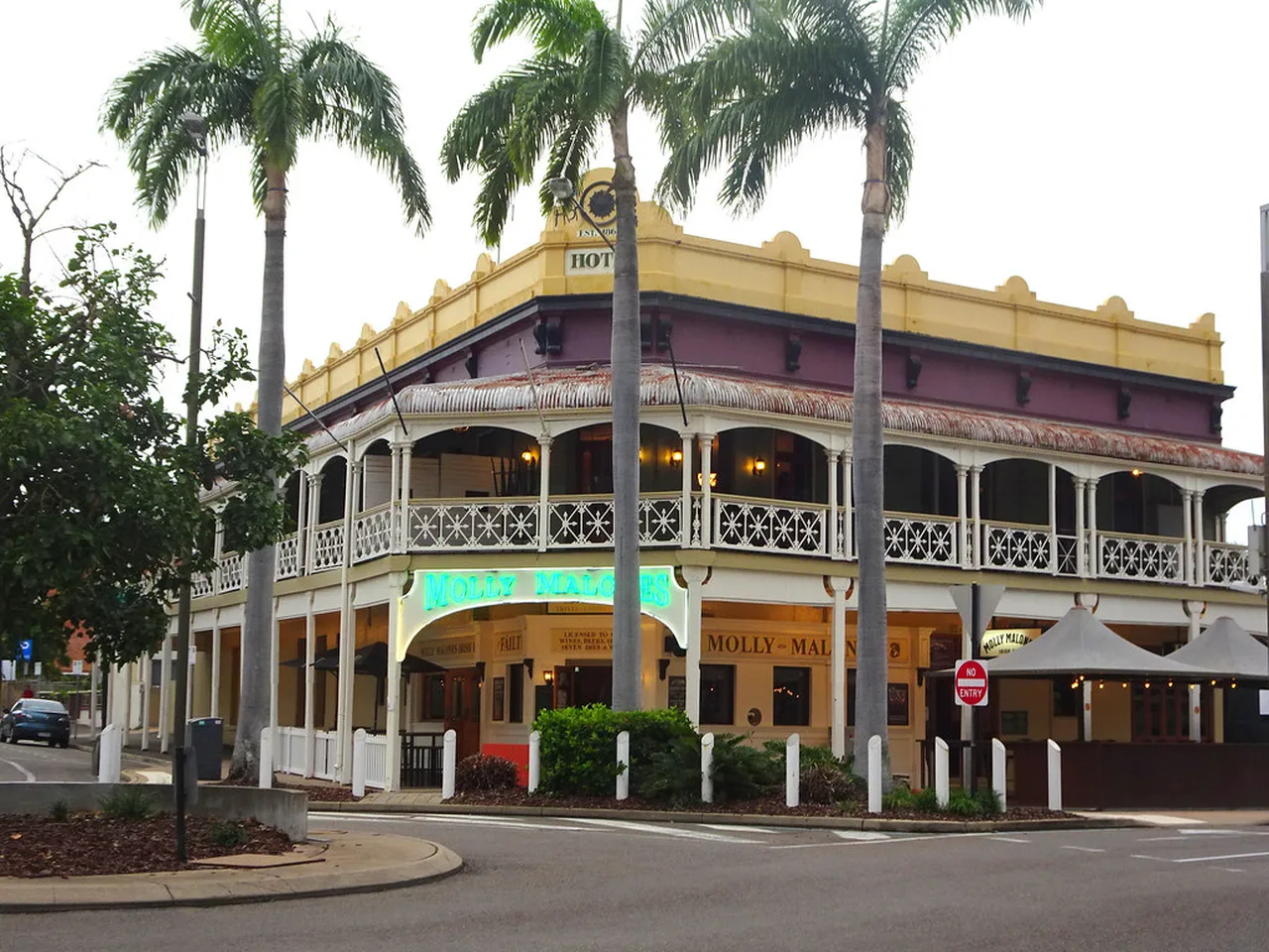 2. Explore Magnetic Island: A Day of Hiking and Relaxation