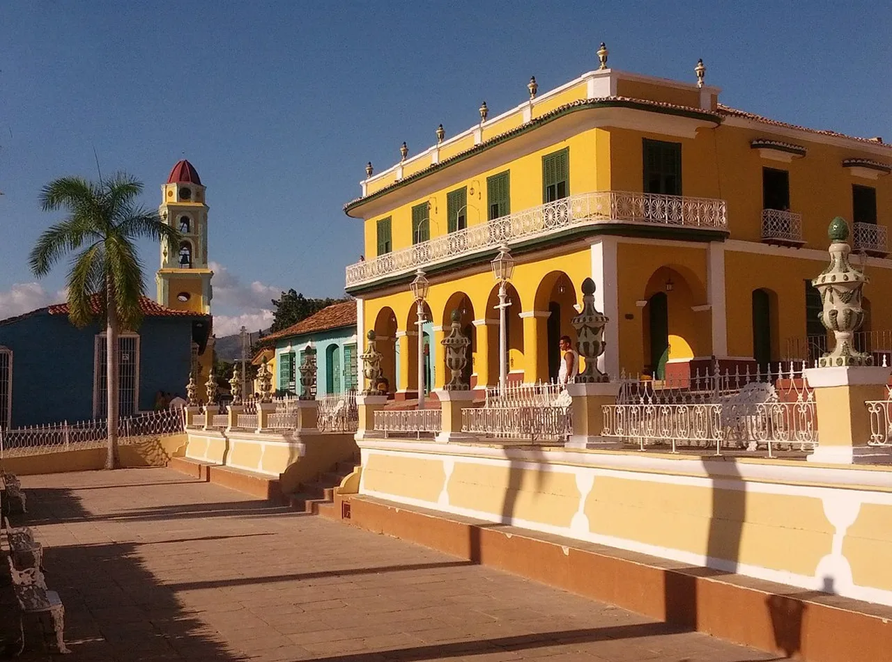 5. Understanding the Indian Influence: Festivals and Food