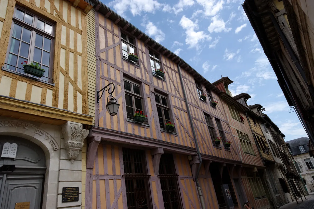 1. Exploring the Architectural Marvels of Troyes Culture