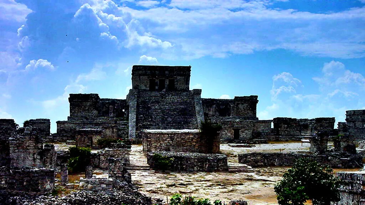 1. Tulum Ruins: Ancient Mayan Civilization by the Sea