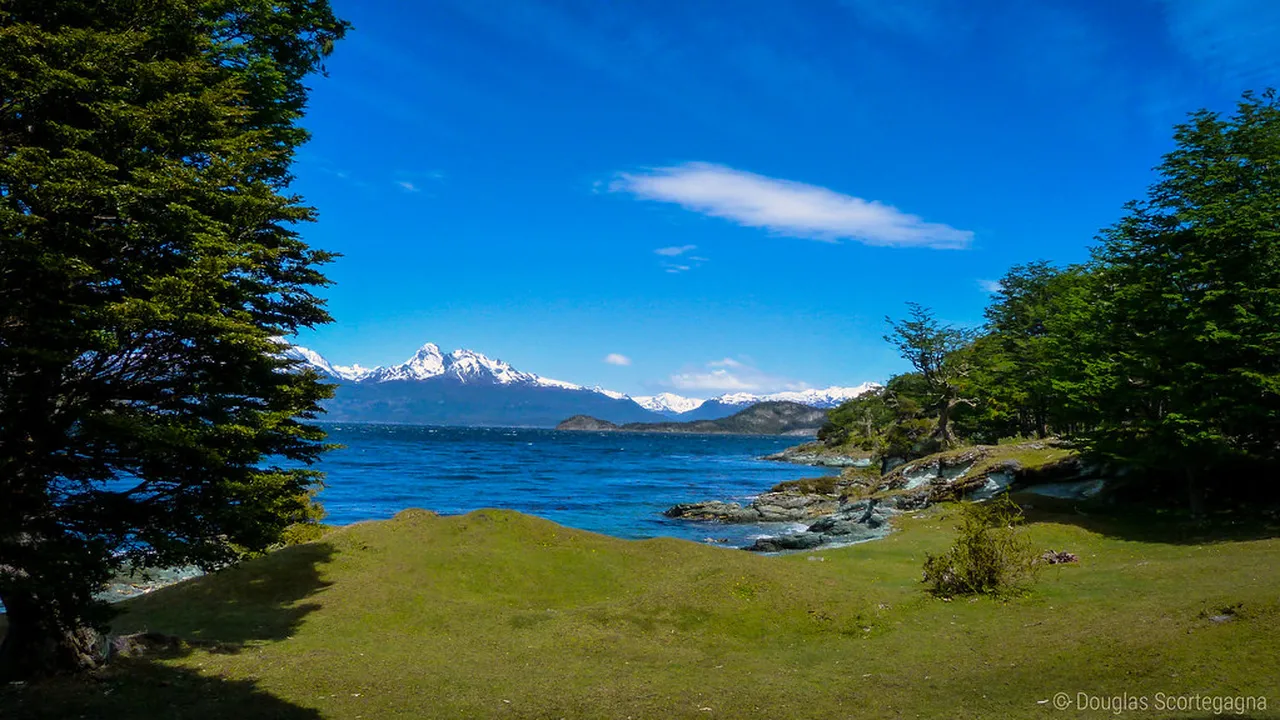 4. Glaciers and Kayaking: A Unique Perspective on Patagonia