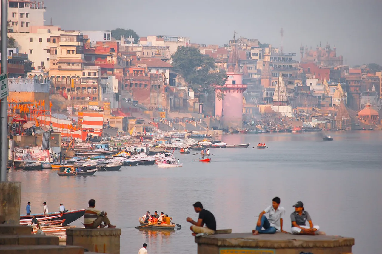 4. Discovering the Local Cuisine: A Foodie’s Paradise in Varanasi