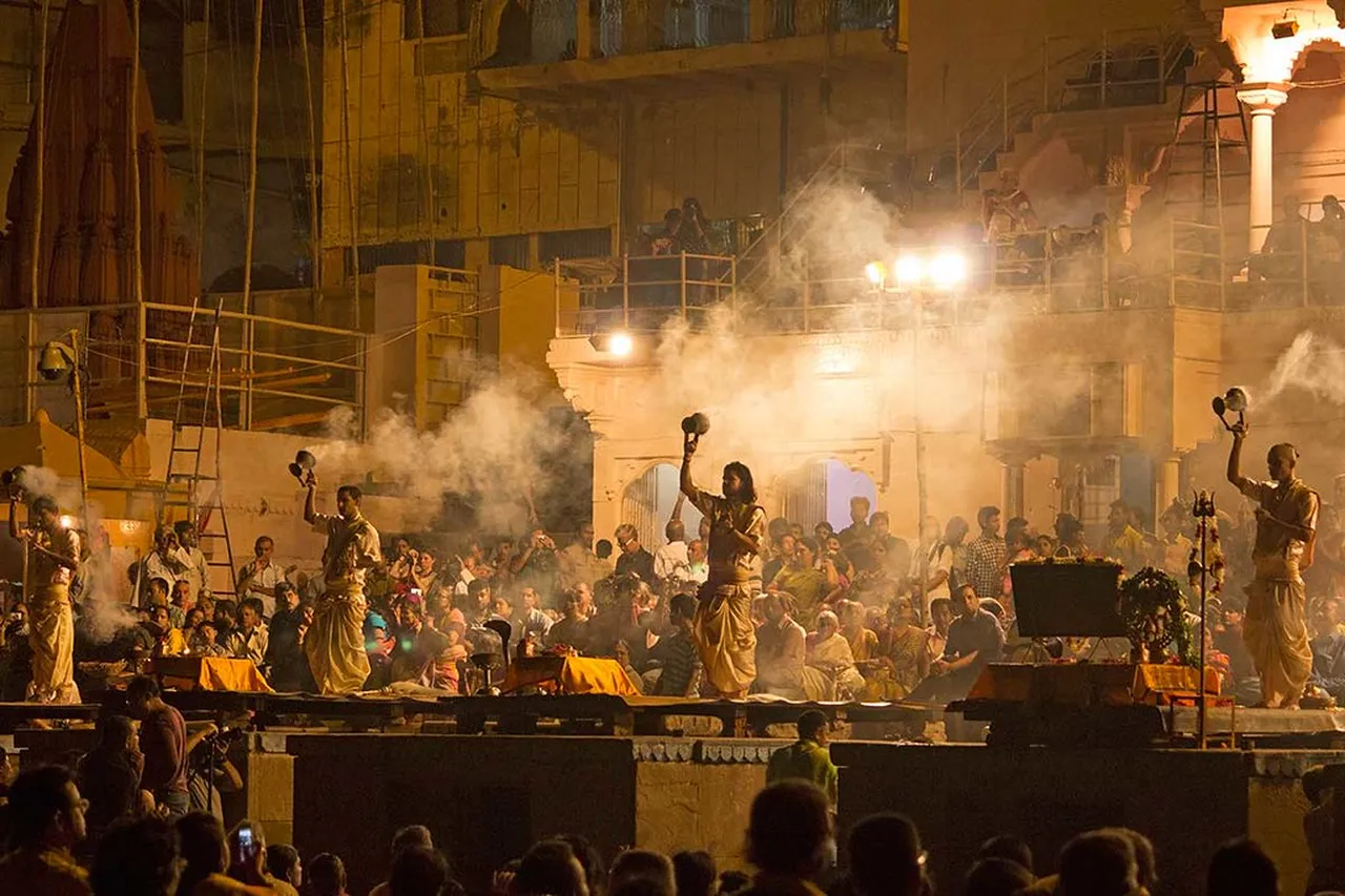 2. Exploring the Ancient Ghats: The Heart of Varanasi Culture