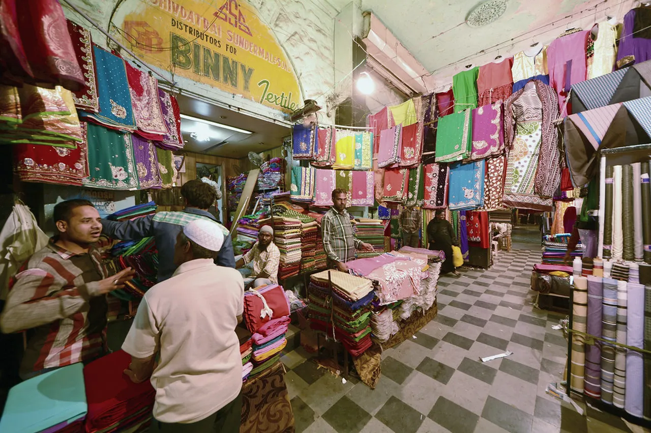 1. Experience the Spiritual Essence at Kashi Vishwanath Temple