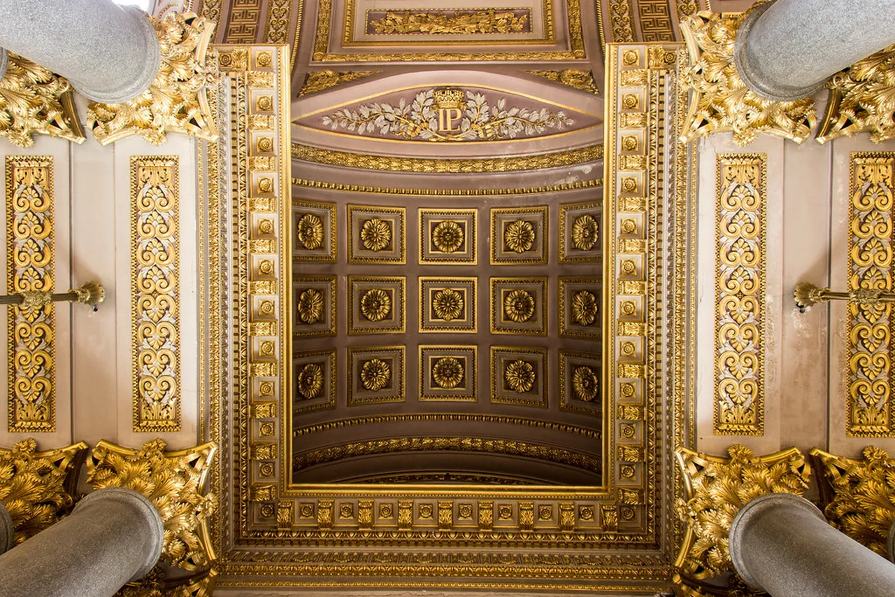 2. Strolling Through the Spectacular Gardens of Versailles