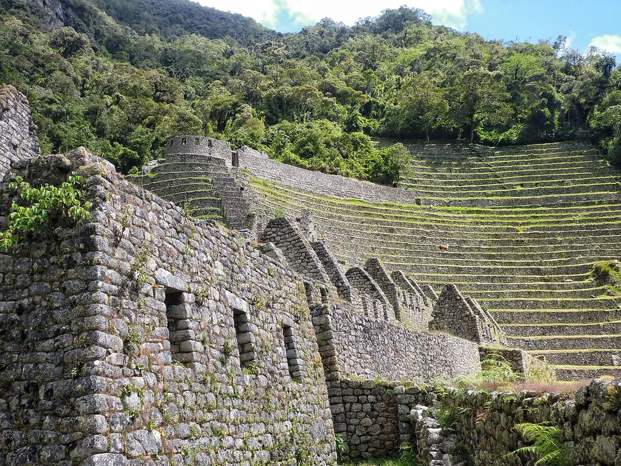 1. Hiking the Mandango Mountain: A Challenging Ascent with Panoramic Views