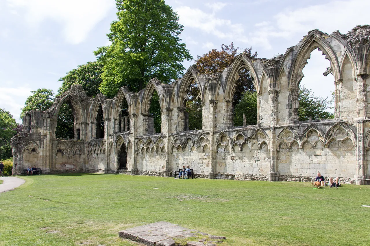 1. Explore Whitby Abbey: A Historical Landmark with Stunning Views