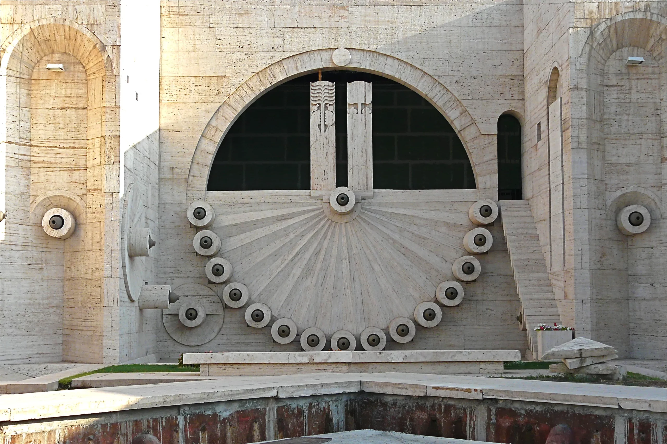 2. Cascade Complex: A Cultural and Artistic Hub
