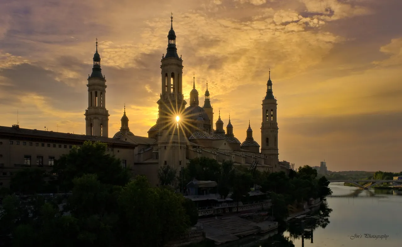 1. Basilica del Pilar: A Baroque Gem by the Ebro River