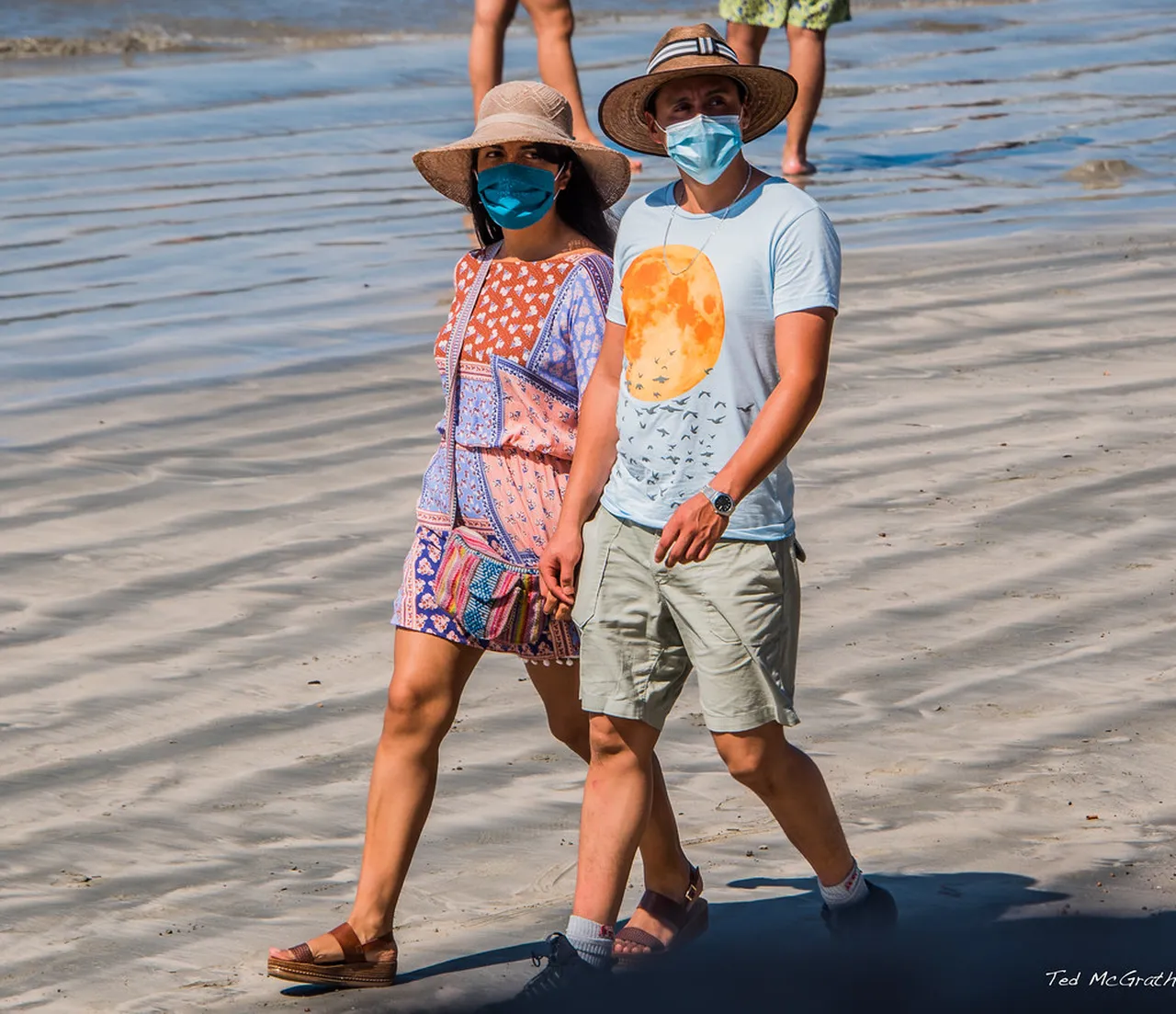 1. Relaxing on La Ropa Beach: The Heart of Zihuatanejo Activities