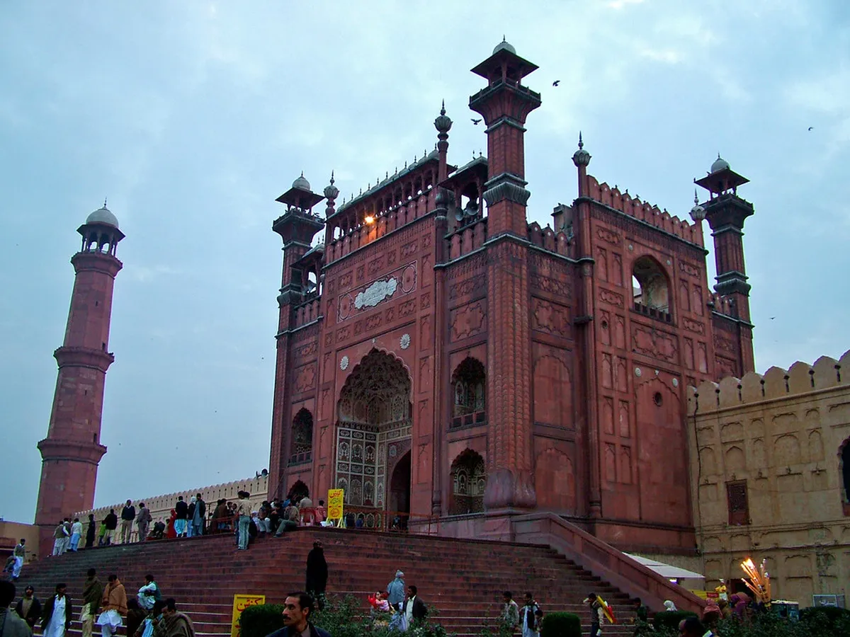 Morning: Badshahi Mosque
