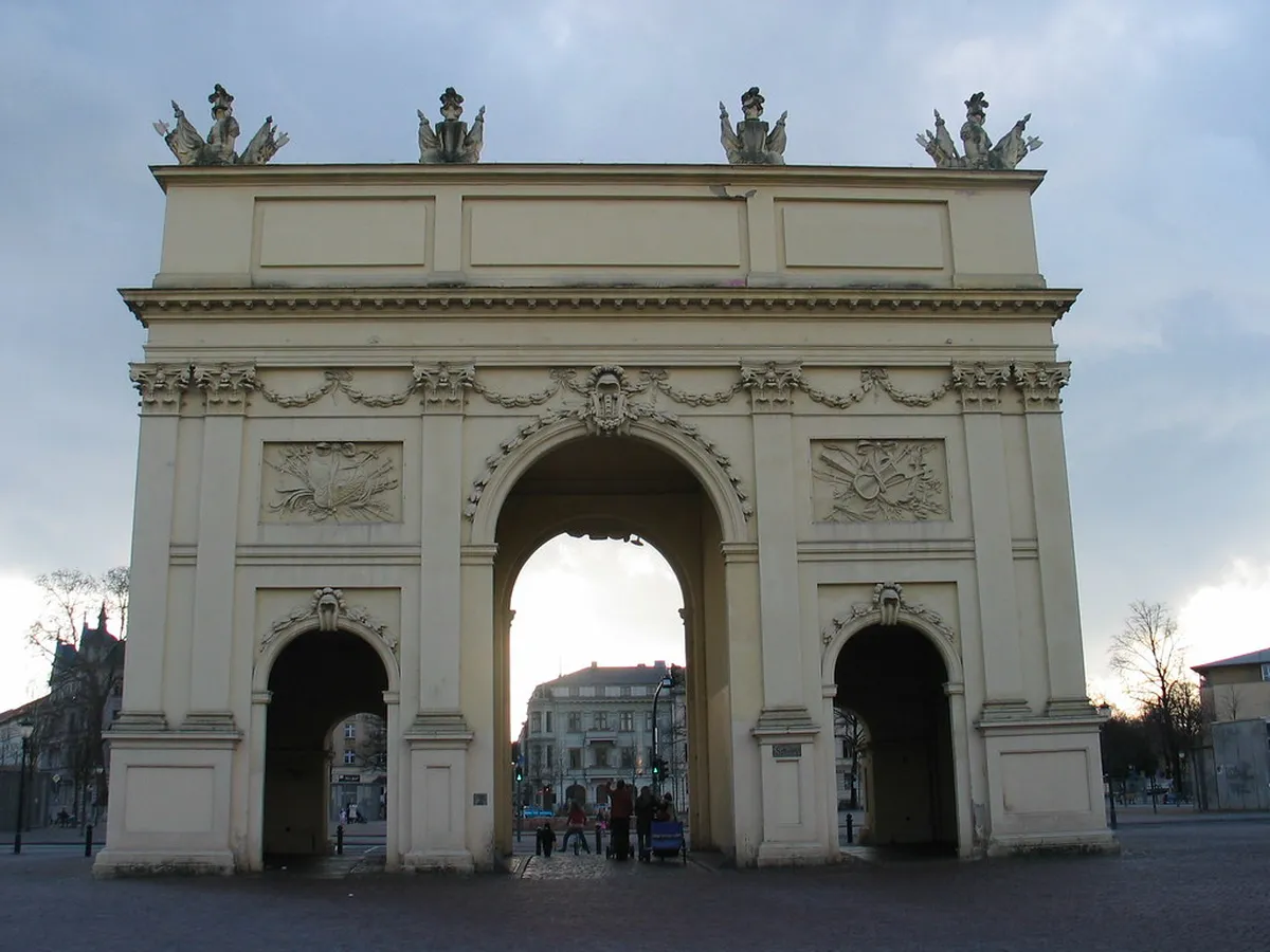9am: Brandenburg Gate