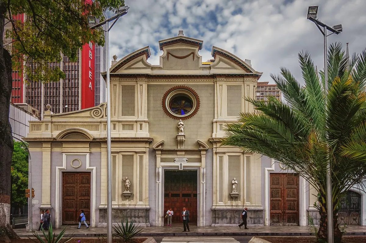 10:30 AM: Catedral de Caracas