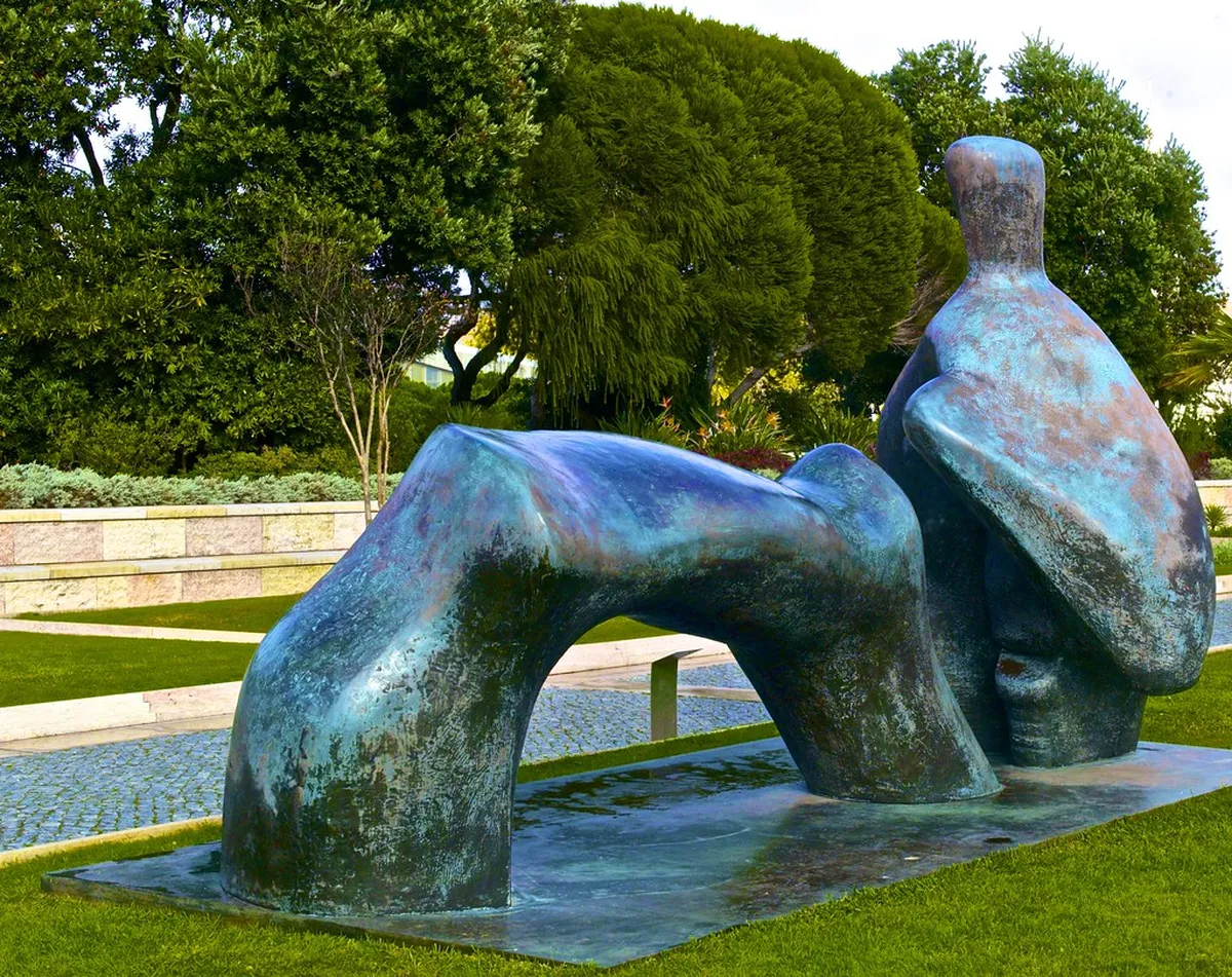 Midday: Explore Grant Park and Art Institute of Chicago