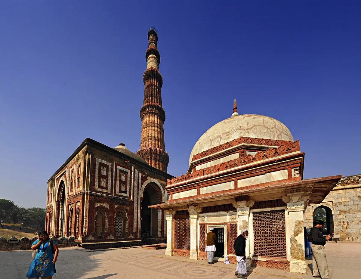 Midday: Explore Qutub Minar