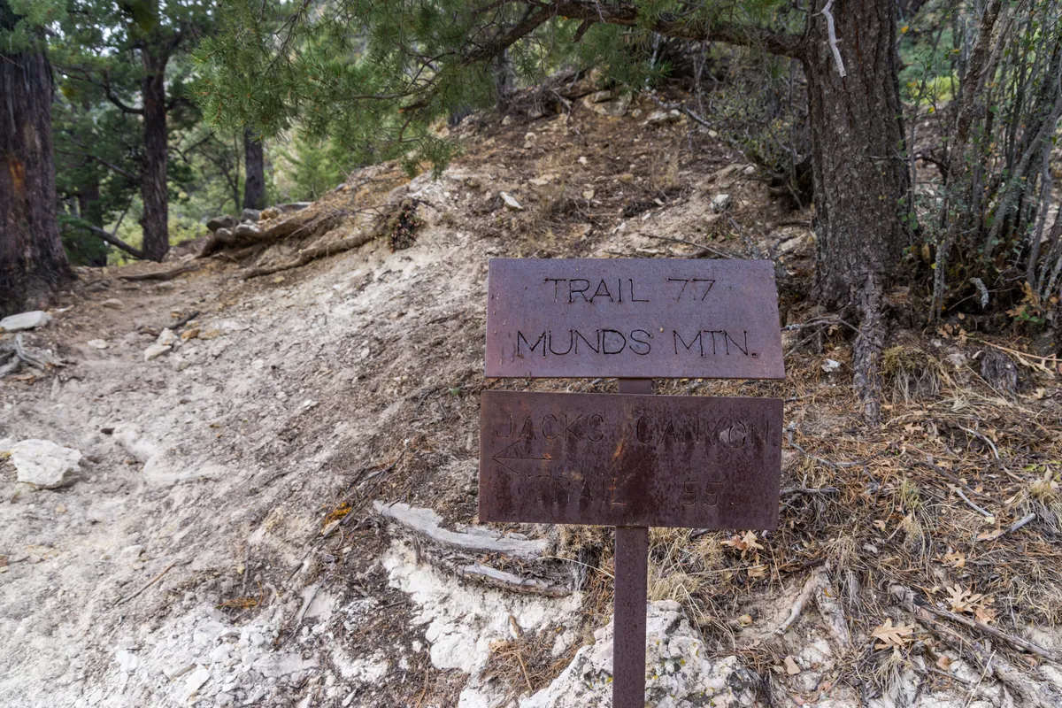 Afternoon: Explore the Canyon Rim Trails