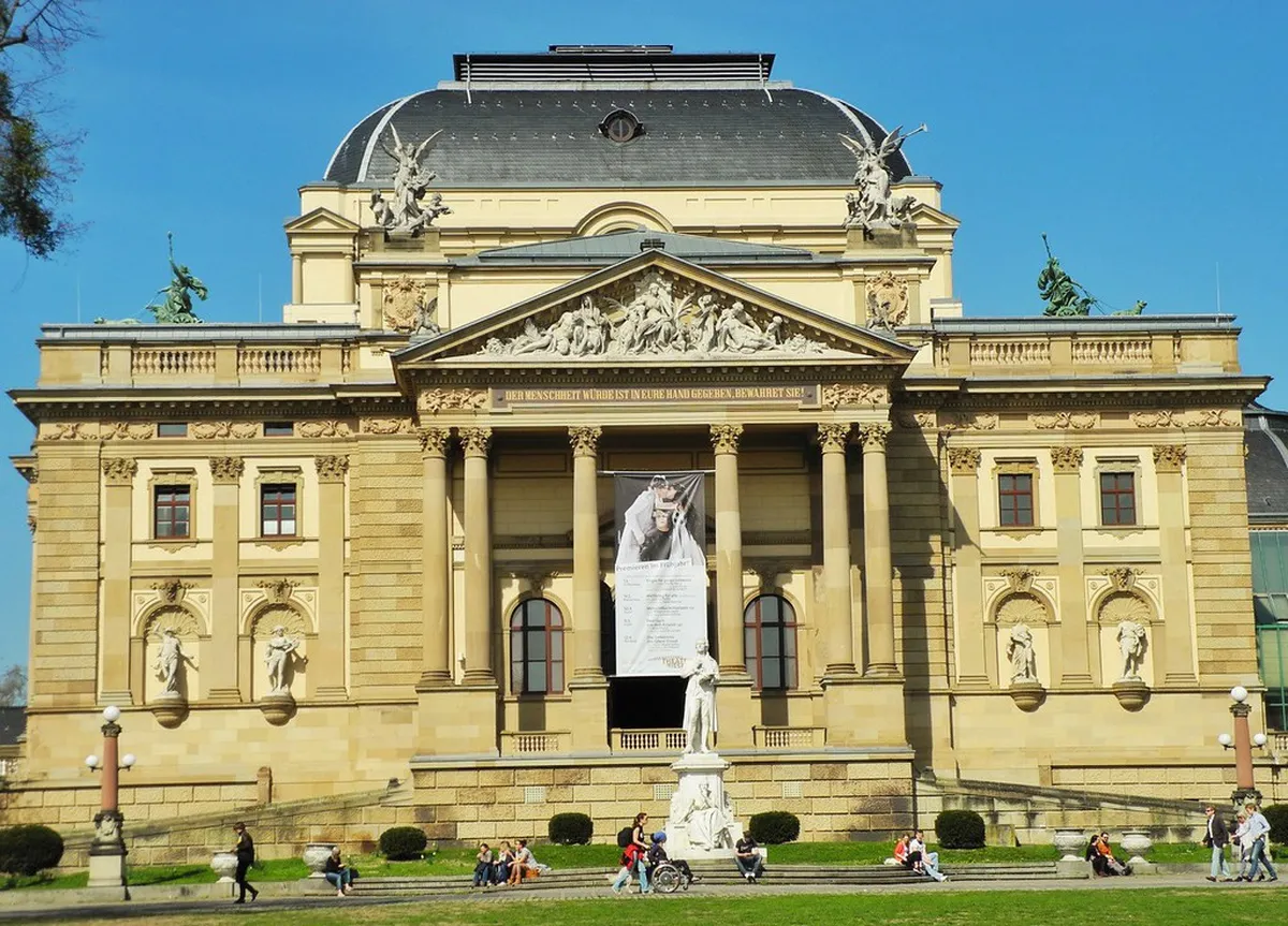 Morning: Hessisches Staatstheater