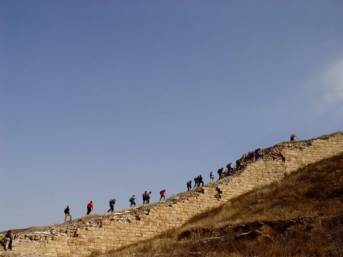 10am: Hike the Wall