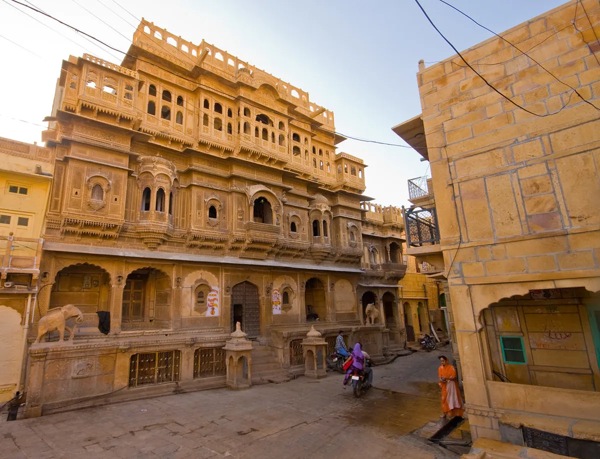 Midday: Nathmal Ki Haveli