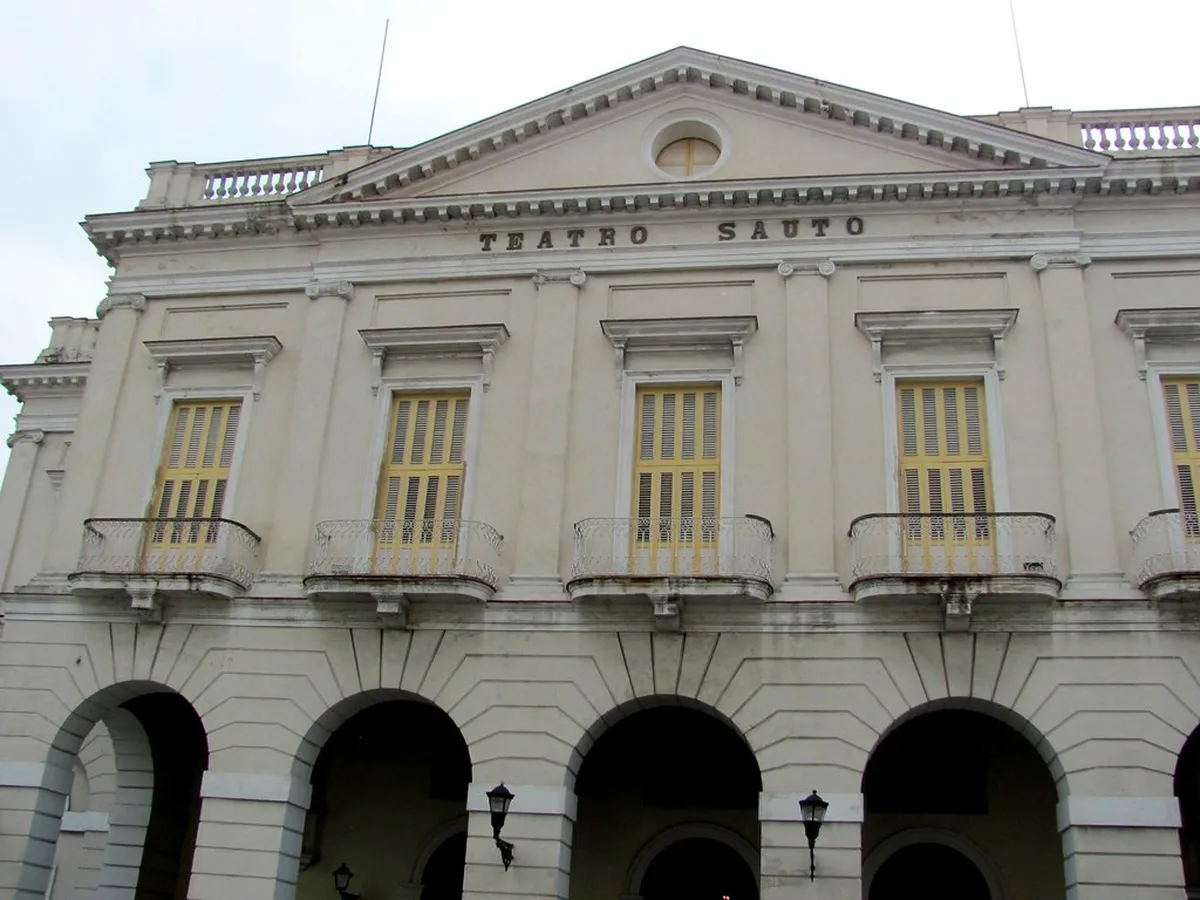 Midday: Teatro Sauto