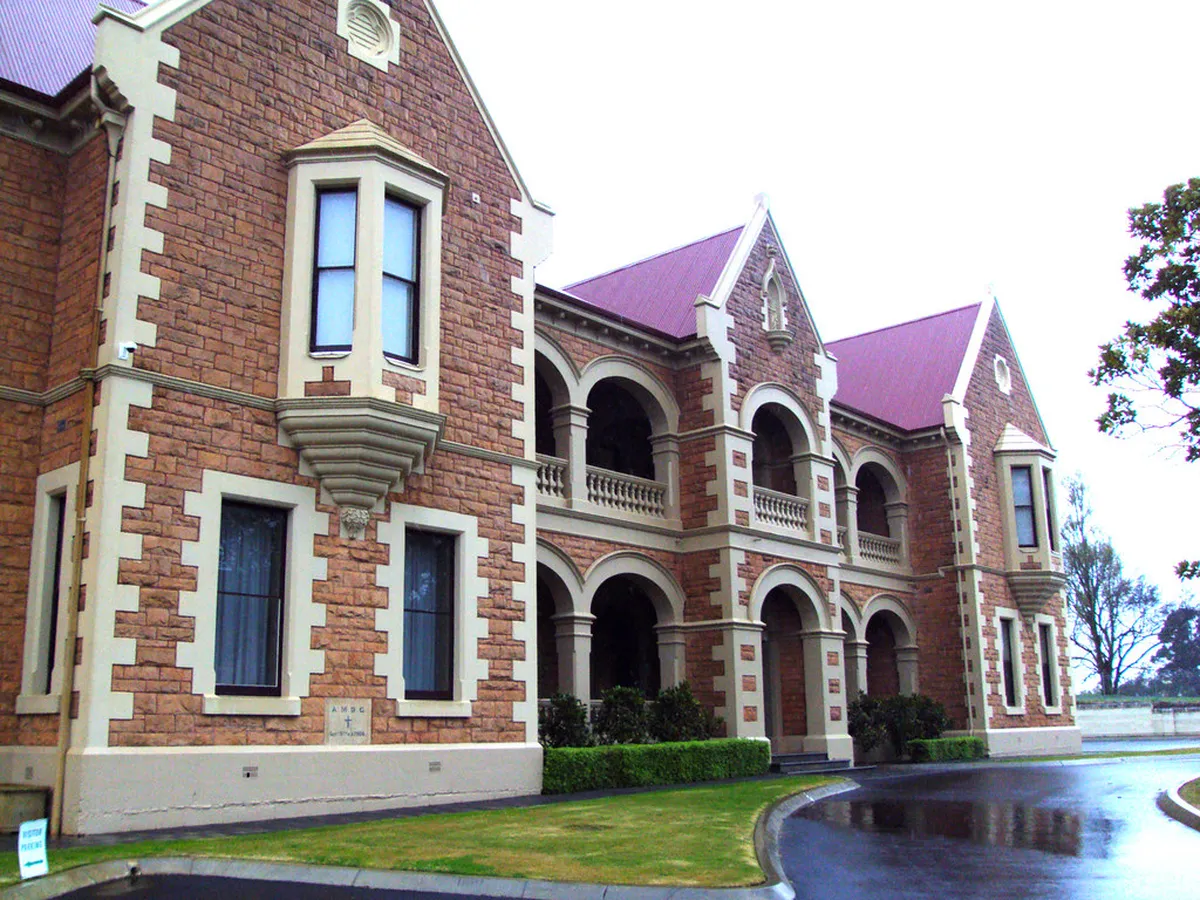 Mid-morning: The Blue Mansion